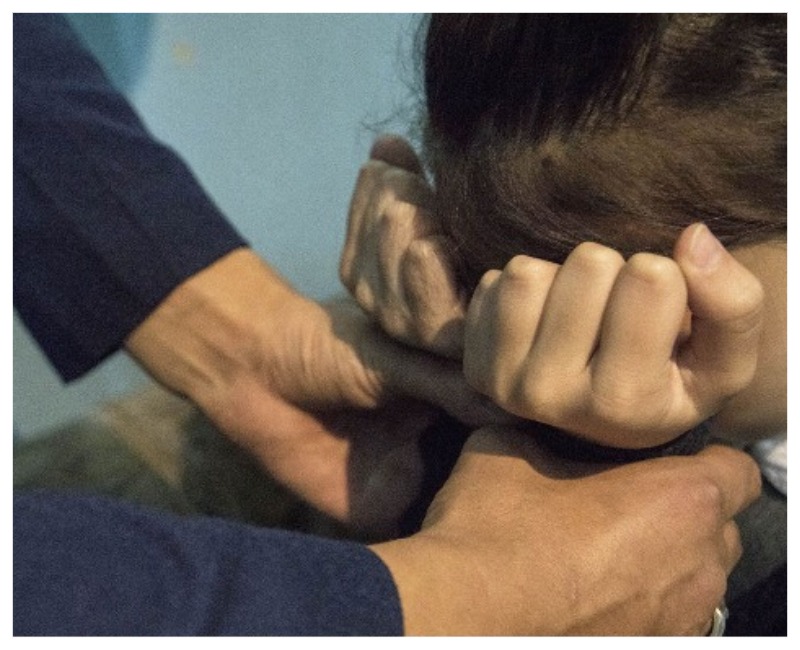 Құрбысы күйеуінің жыныс мүшесін суретке түсіріп алған. Қыз бен көліктің эротикалық фотосы